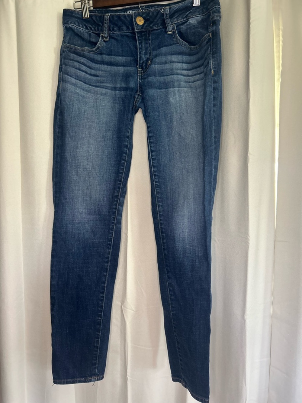 American Eagle Low Rise Dark Wash Women's Slim Fit Jeans